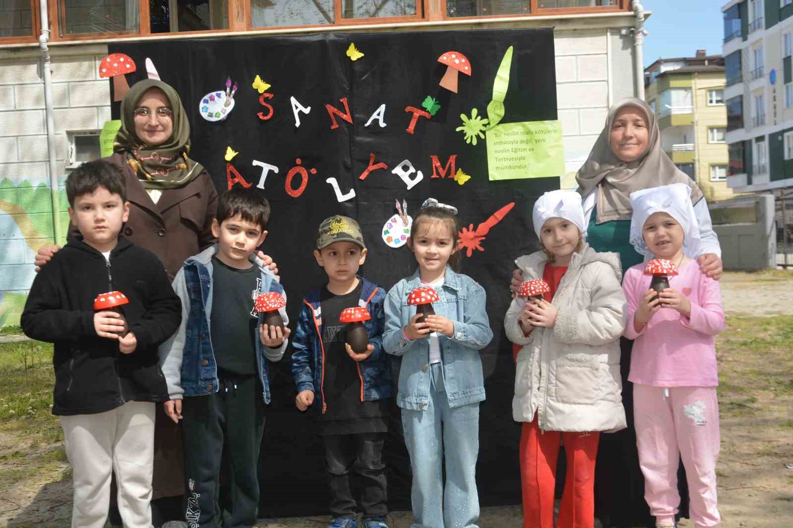 Ordu’da minik eller boyama ve ebru sanatıyla buluştu
?v=1