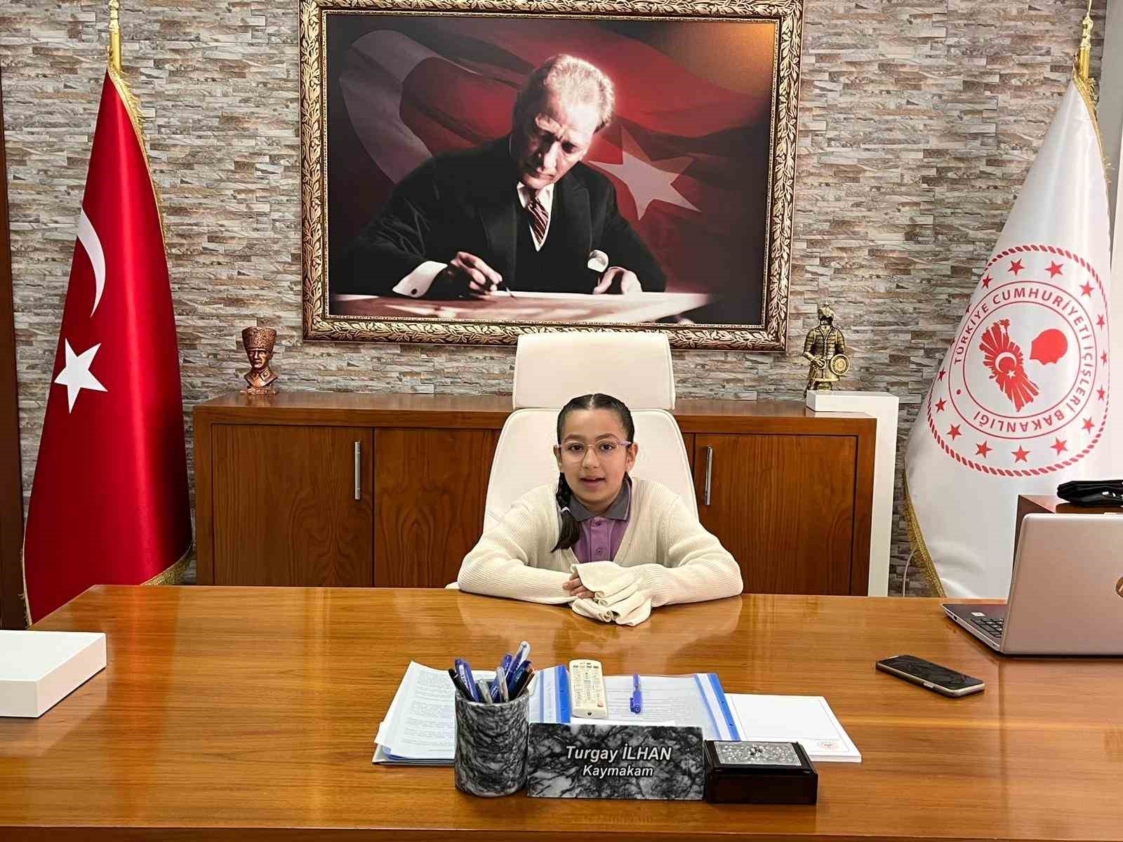 Yatağan Kaymakamı İlhan, koltuğu minik öğrenciye emanet etti
?v=1