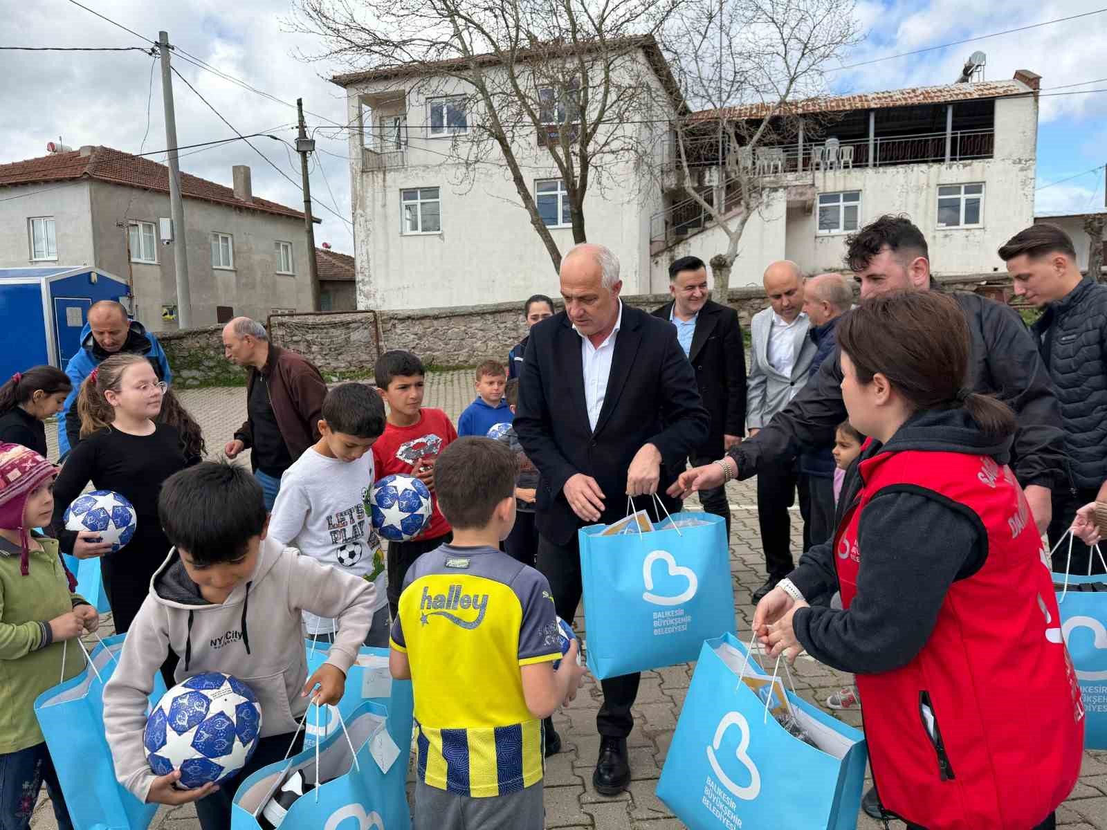 Başkan Akın’dan kırsaldaki çocuklara 23 Nisan hediyesi
?v=1