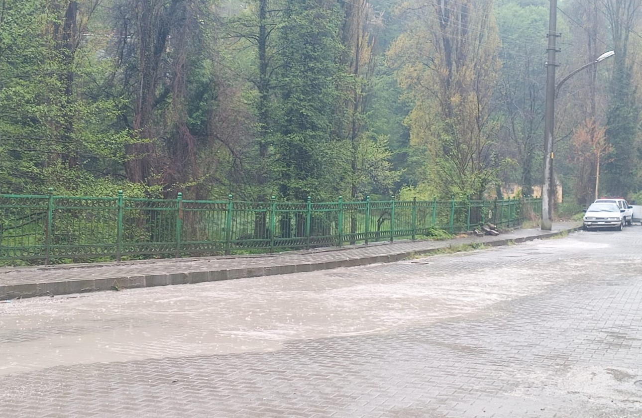 Zonguldak’ta sağanak yağışla birlikte göle döndü
?v=1