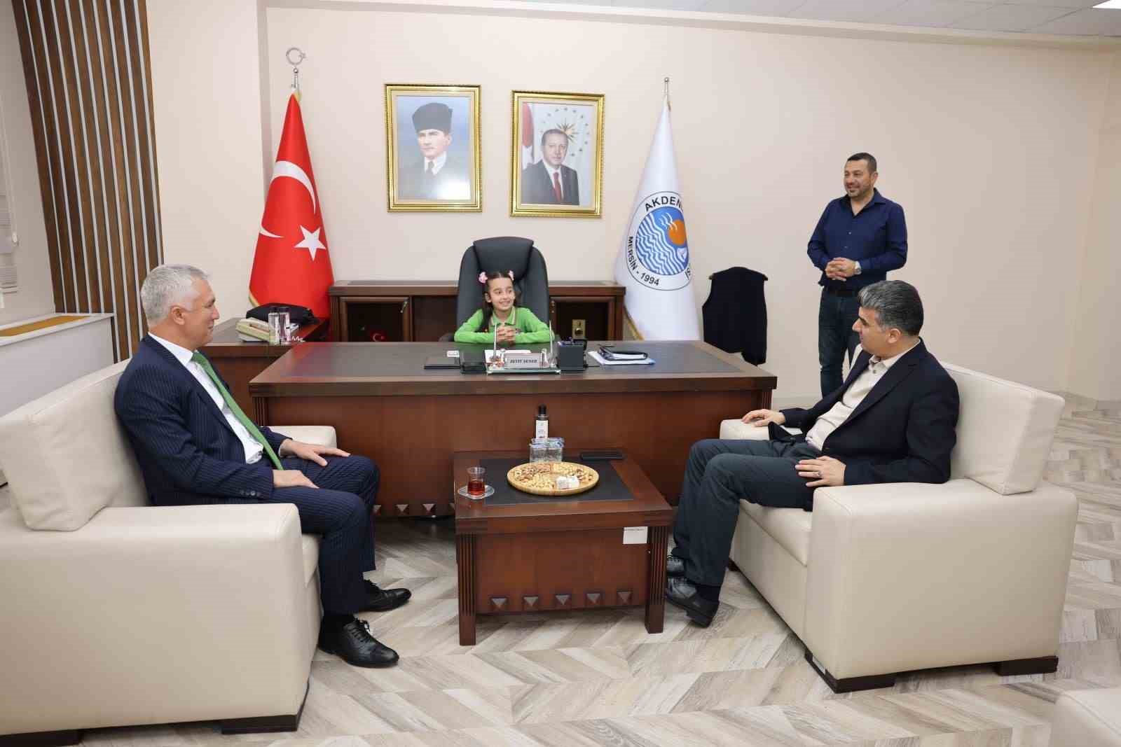 Minik Buğlem bir günlüğüne başkan oldu, ilk talimat park için geldi
?v=1