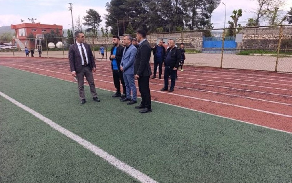 Şırnak Gençlik ve Spor İl Müdürü Din, Türkiye Şampiyonu olan engelli sporcuları ödüllendirdi
?v=1