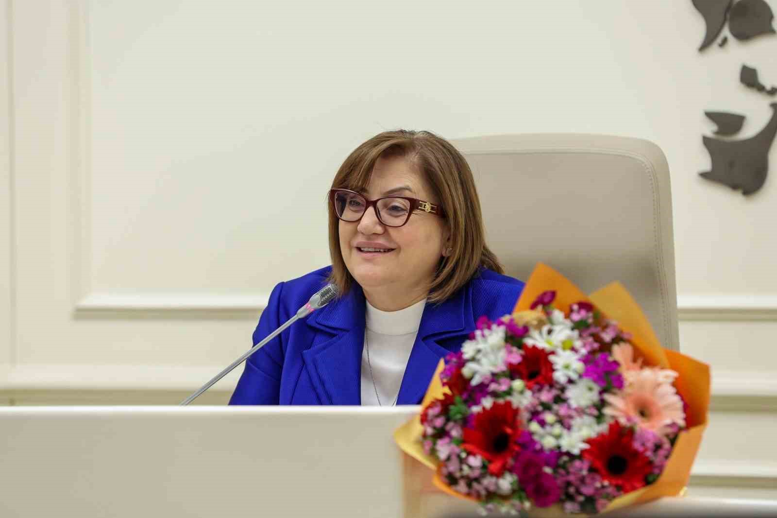 Şahin, başarılı sporcularla bir araya geldi
?v=1