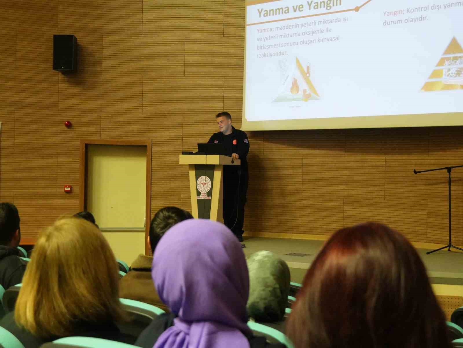 Düzce’de sağlıkçılara yangın eğitimi
?v=1