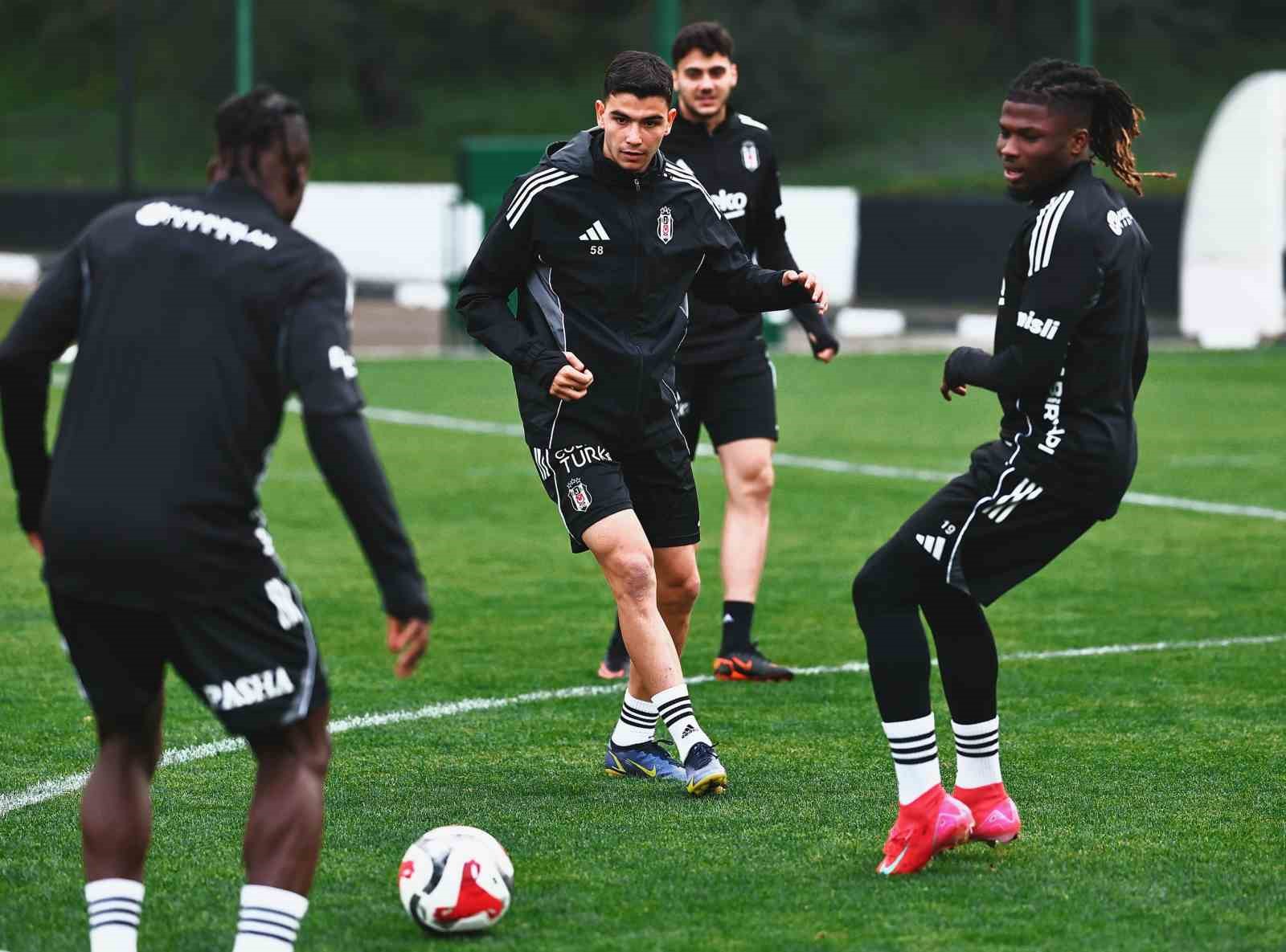 Beşiktaş, Alanyaspor maçı hazırlıklarını tamamladı
?v=1