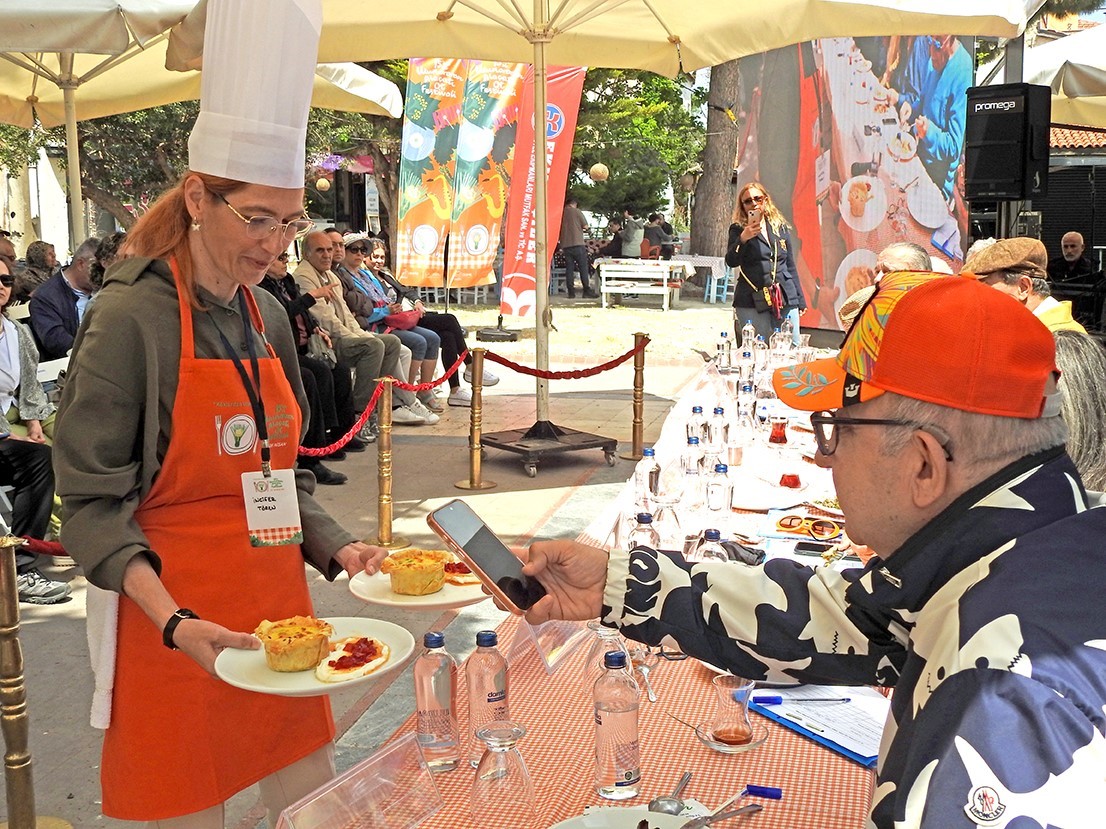 Alaçatı’da Gastronomi Şöleni: En güzel ot yemeği belli oldu
?v=1