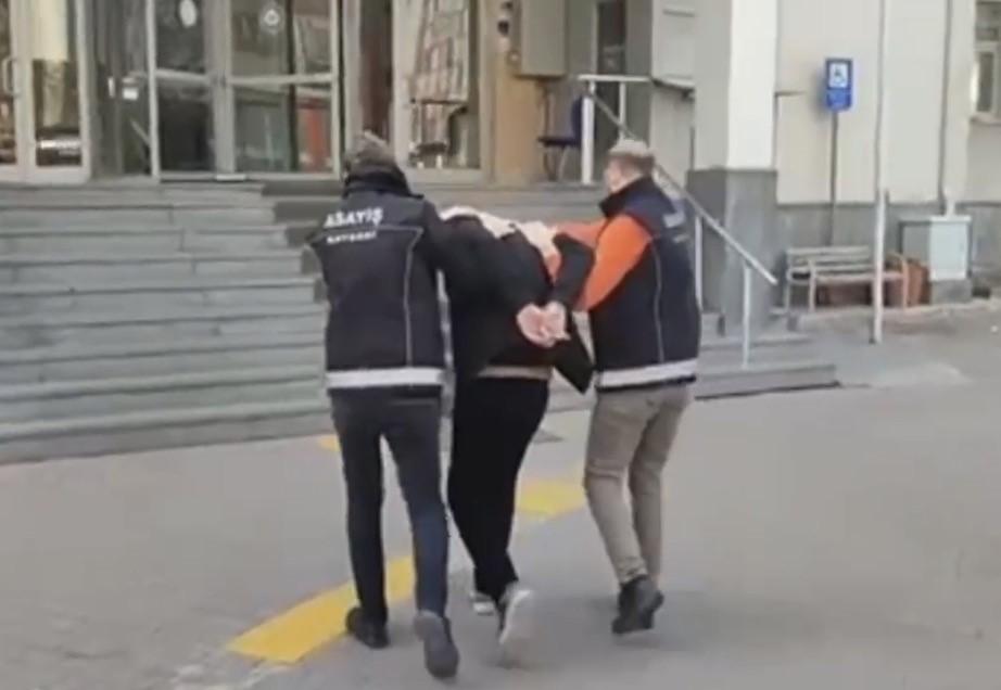 ‘Kasten öldürme’ suçundan 10 yıl kesinleşmiş hapsi bulunan şahıs yakalandı
?v=1