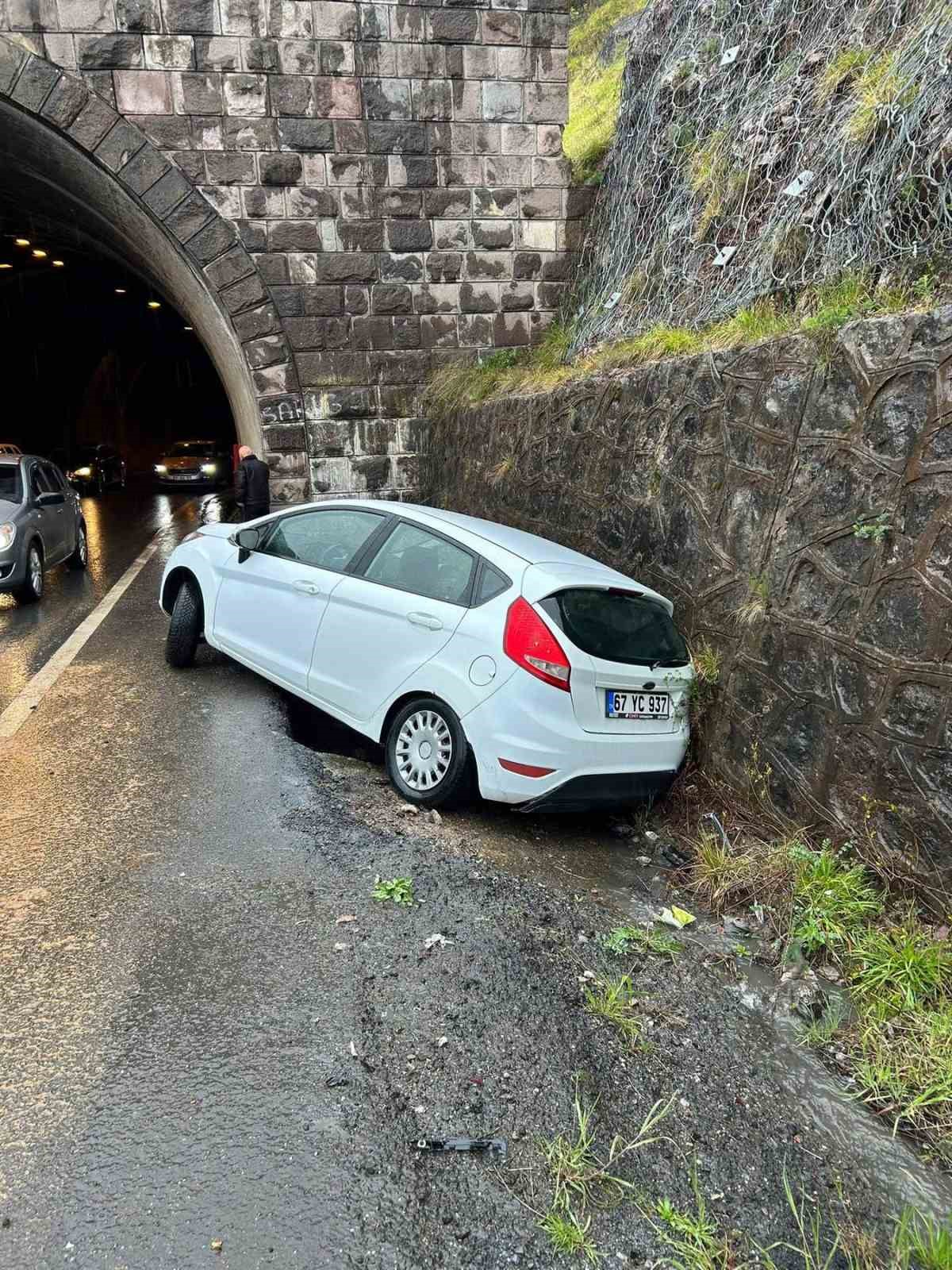 Tünelde kontrolden çıktı, duvara çarptı
?v=1