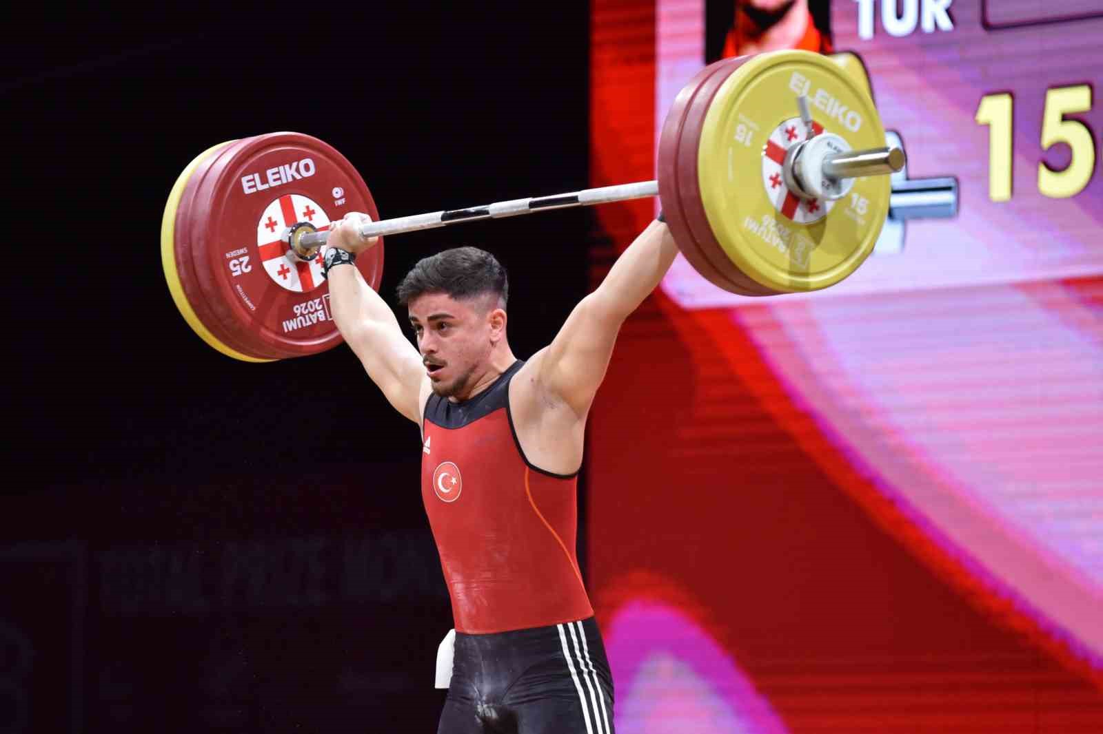 Milli halterci Kaan Kahriman’dan gümüş madalya
?v=1