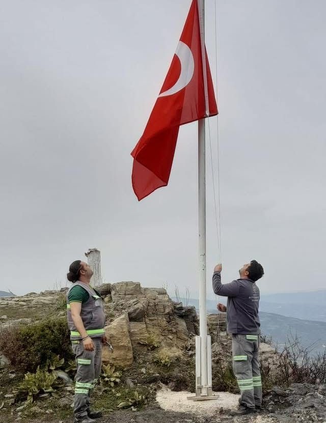 Buldan’ın 45 mahallesi ay yıldızlı bayraklarla donatılıyor
?v=1