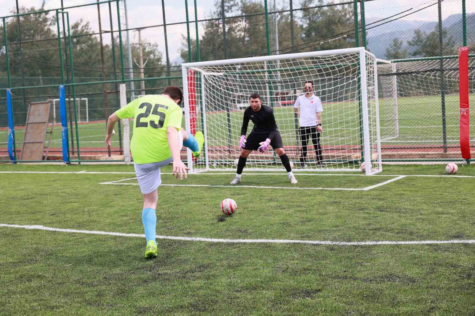 Milli Egemenlik Kupasında ilk düdük çaldı
?v=1