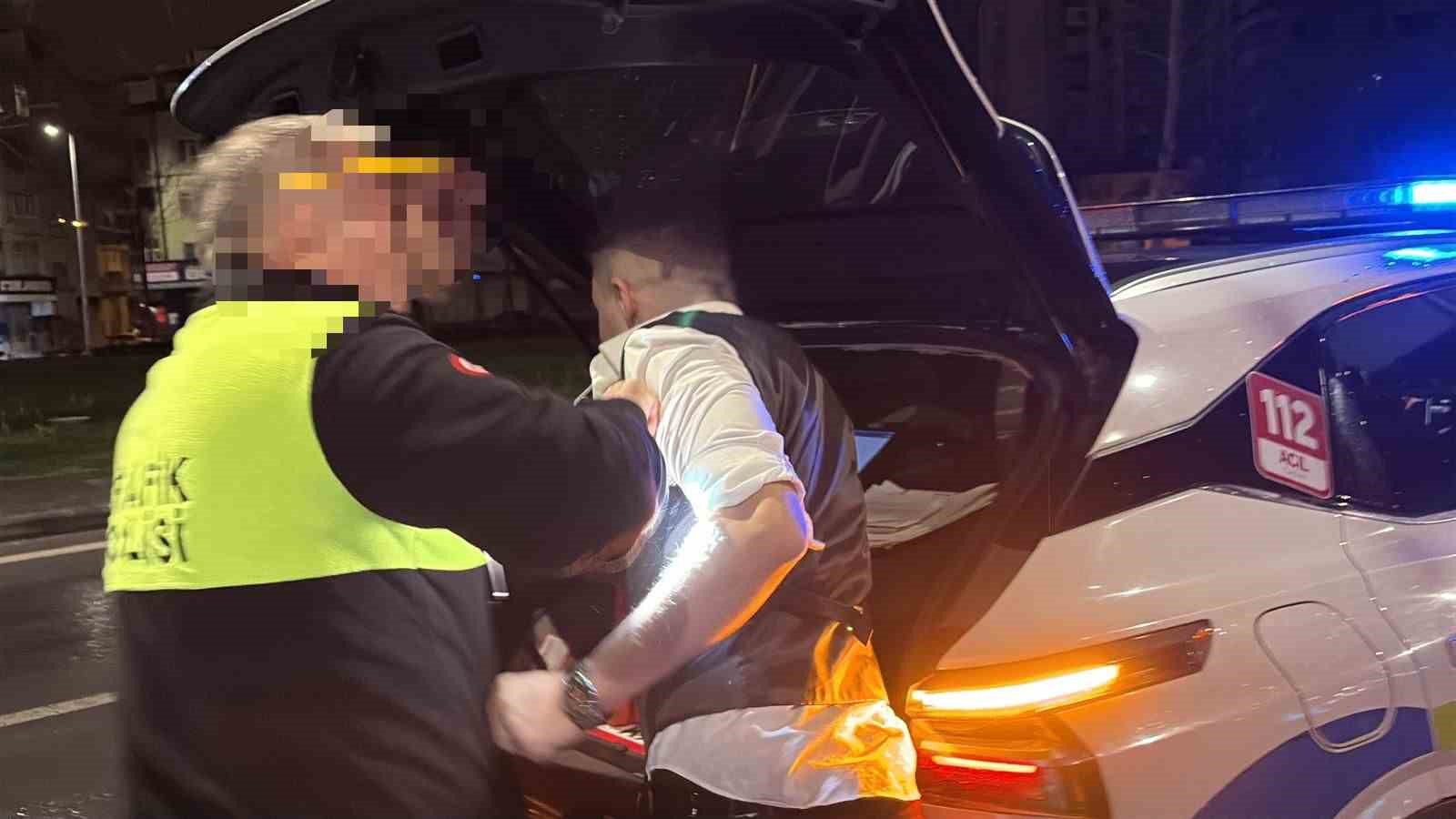 Ceza yiyen alkollü sürücü ekiplere önce ‘teşekkür’ etti, sonra zorluk çıkardı
?v=1