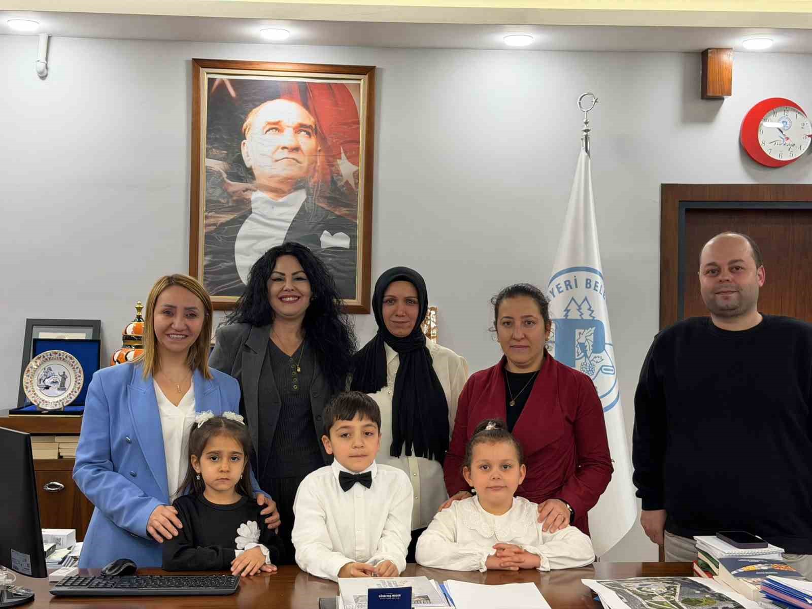 23 Nisan’da makam çocuklara devredildi
?v=1