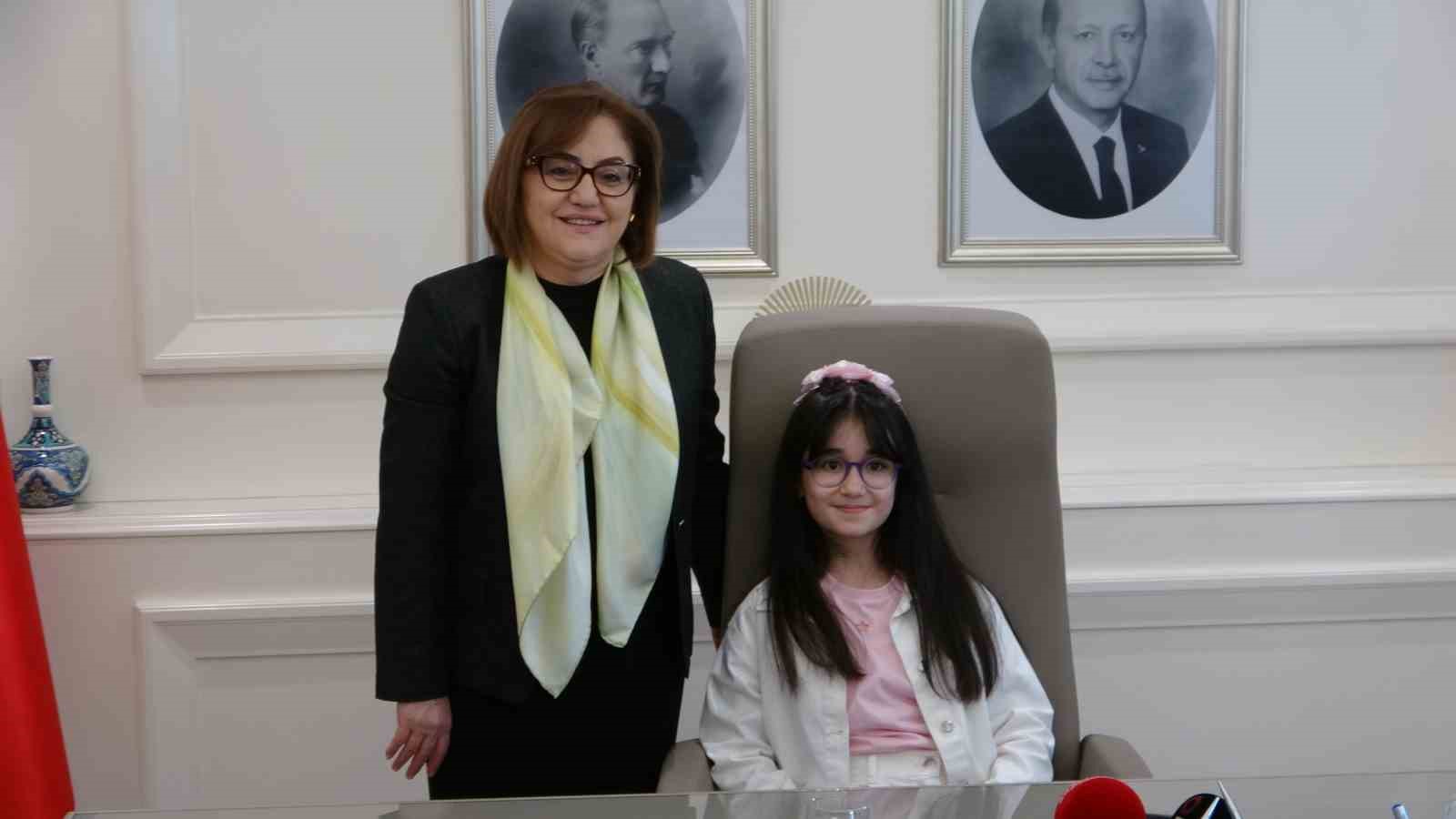 Başkan Şahin koltuğunu devretti
?v=1