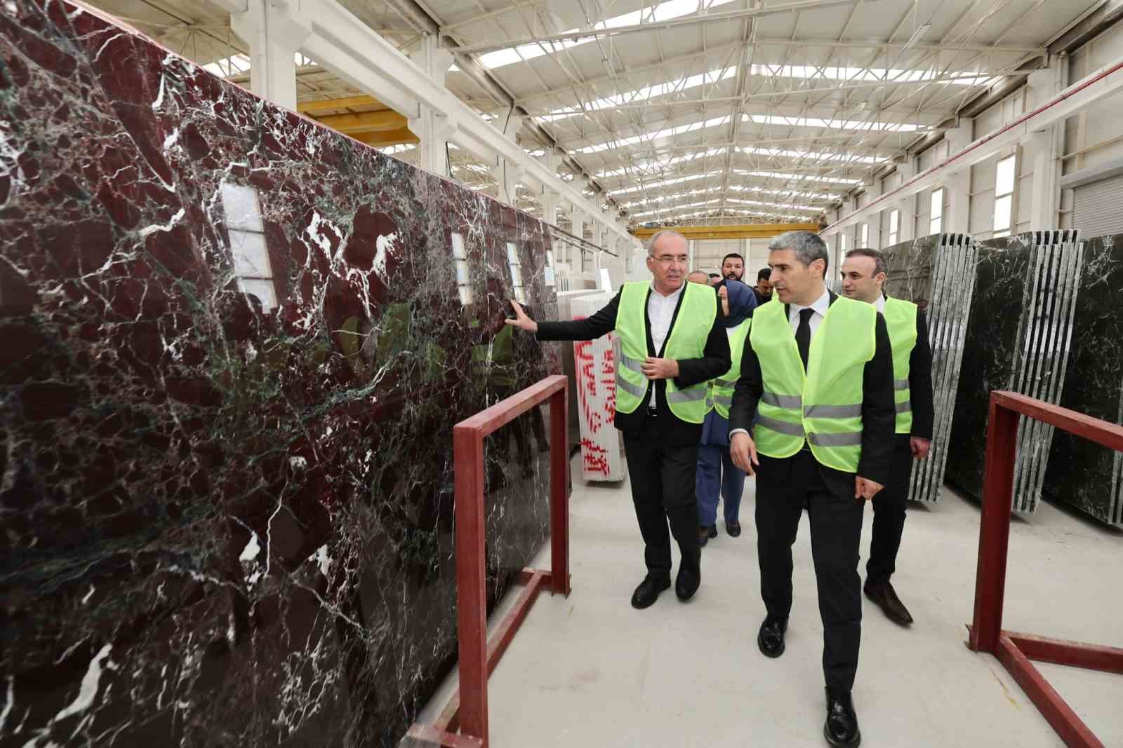 Vali Aktaş:  İscehisar mermeri dünyanın dört bir yanında yapıları süslüyor 
?v=1