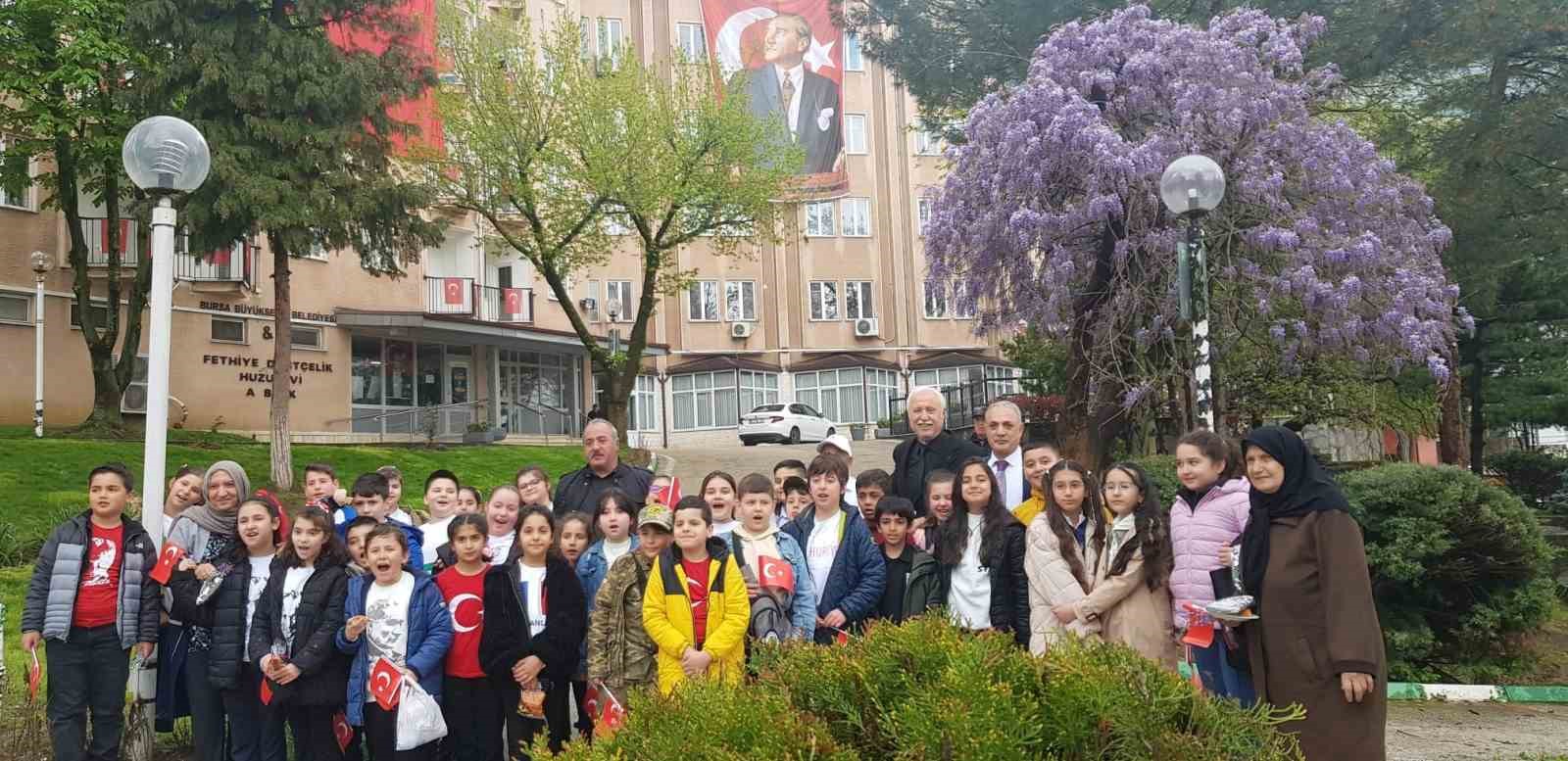 Miniklerden yürek ısıtan 23 Nisan kutlaması
?v=1