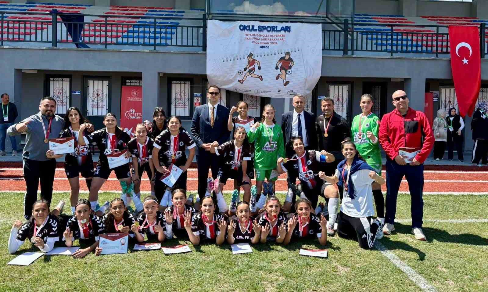 Okul Sporları Futbol Gençler Yarı Final Müsabakaları tamamlandı
?v=1