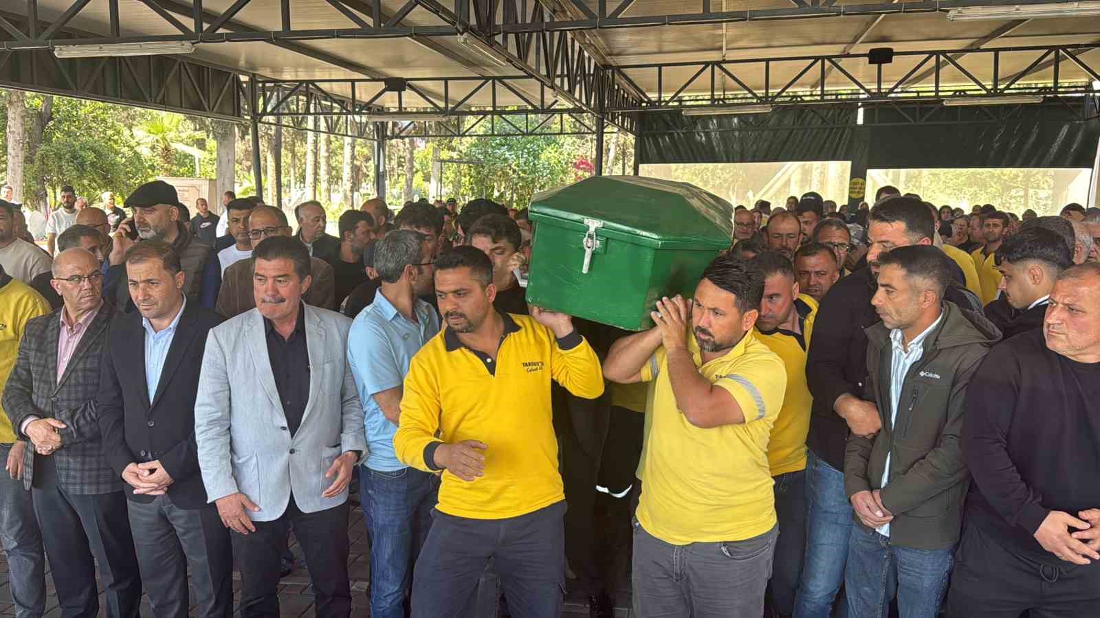 Irmakta ölü bulunan yeni evli genç toprağa verildi: Aileden şüpheli ölüm iddiası
?v=1