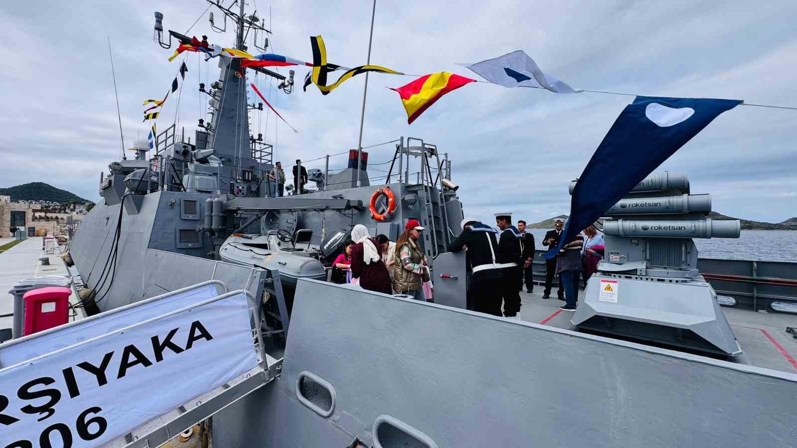 Bodrum’da askeri gemi kapısını çocuklara açtı
?v=1