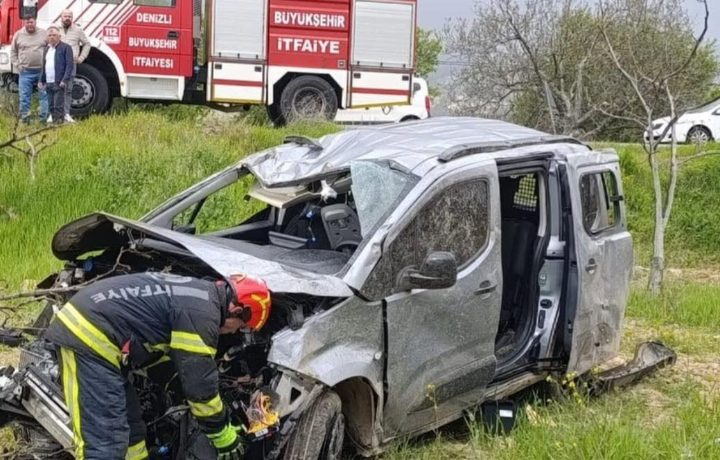 Kontrolden çıkan otomobil tarlaya girdi; 4 yaralı
?v=1