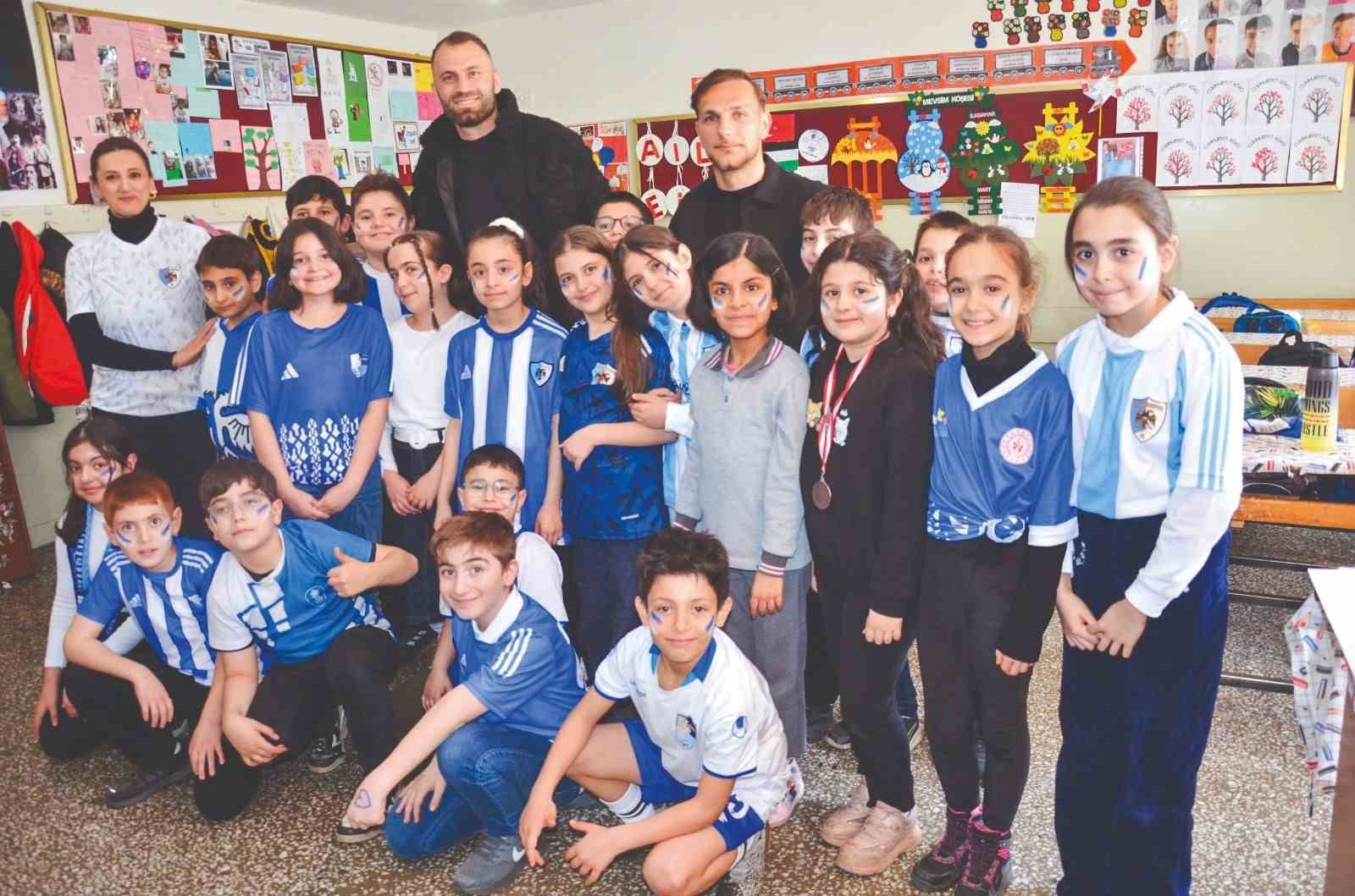 Mustafa Yumlu ve  Sefa Akgün çocukların çağrısını cevapsız bırakmadı
?v=1