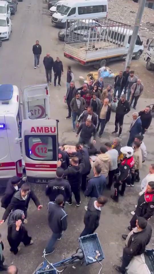 Tartıştığı husumetlileri bir gün sonra kurşun yağdırdı: 1 ölü
?v=1