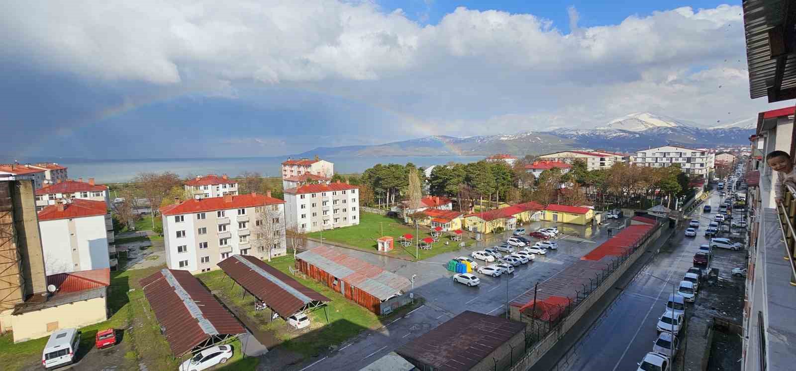 Tatvan’da gökkuşağı görsel şölen sundu
?v=1