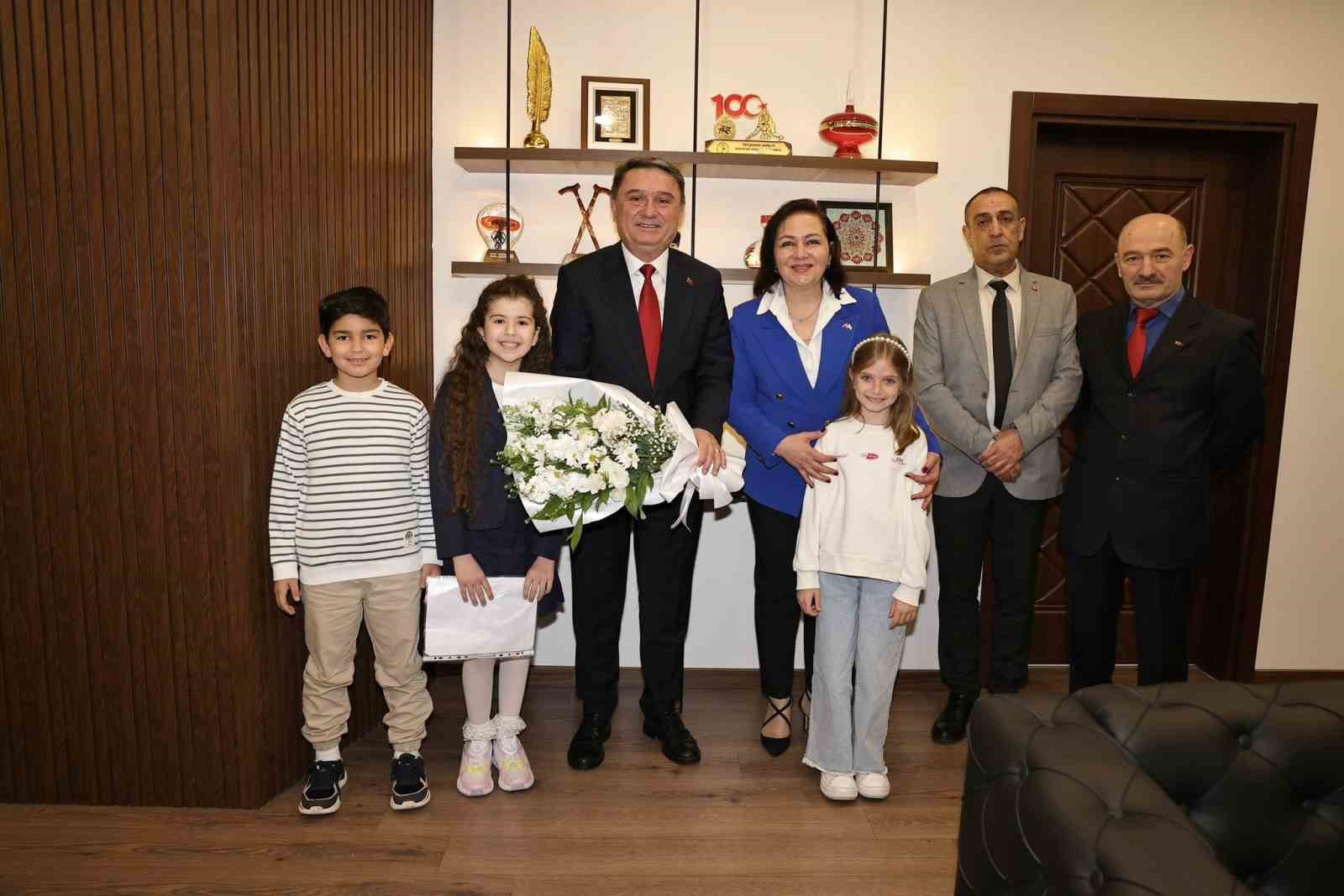 Belediye başkanı koltuğunu Mercan Su Uzun’a devretti
?v=1