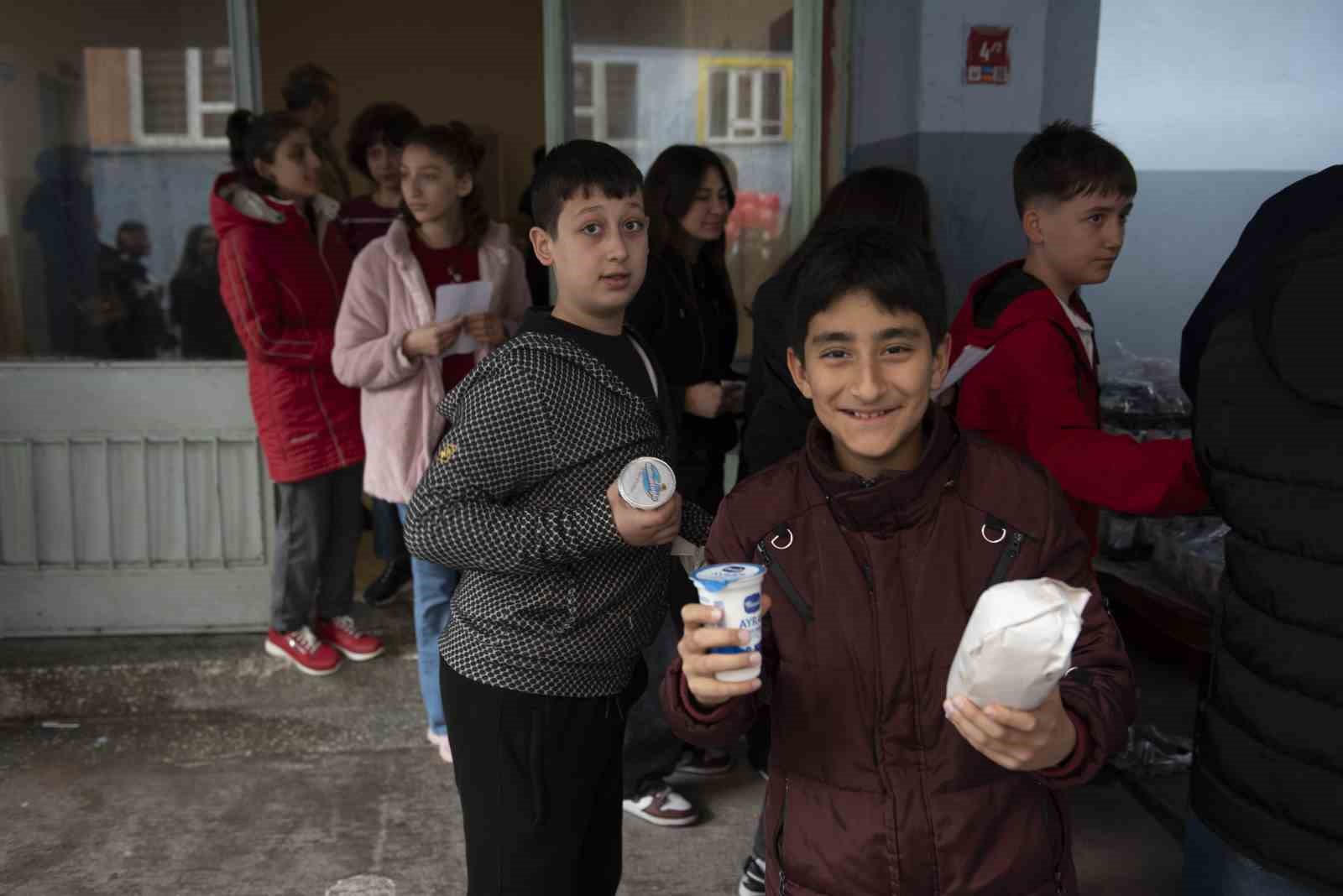 Öğrencilere 23 Nisan’da döner ikramı
?v=1