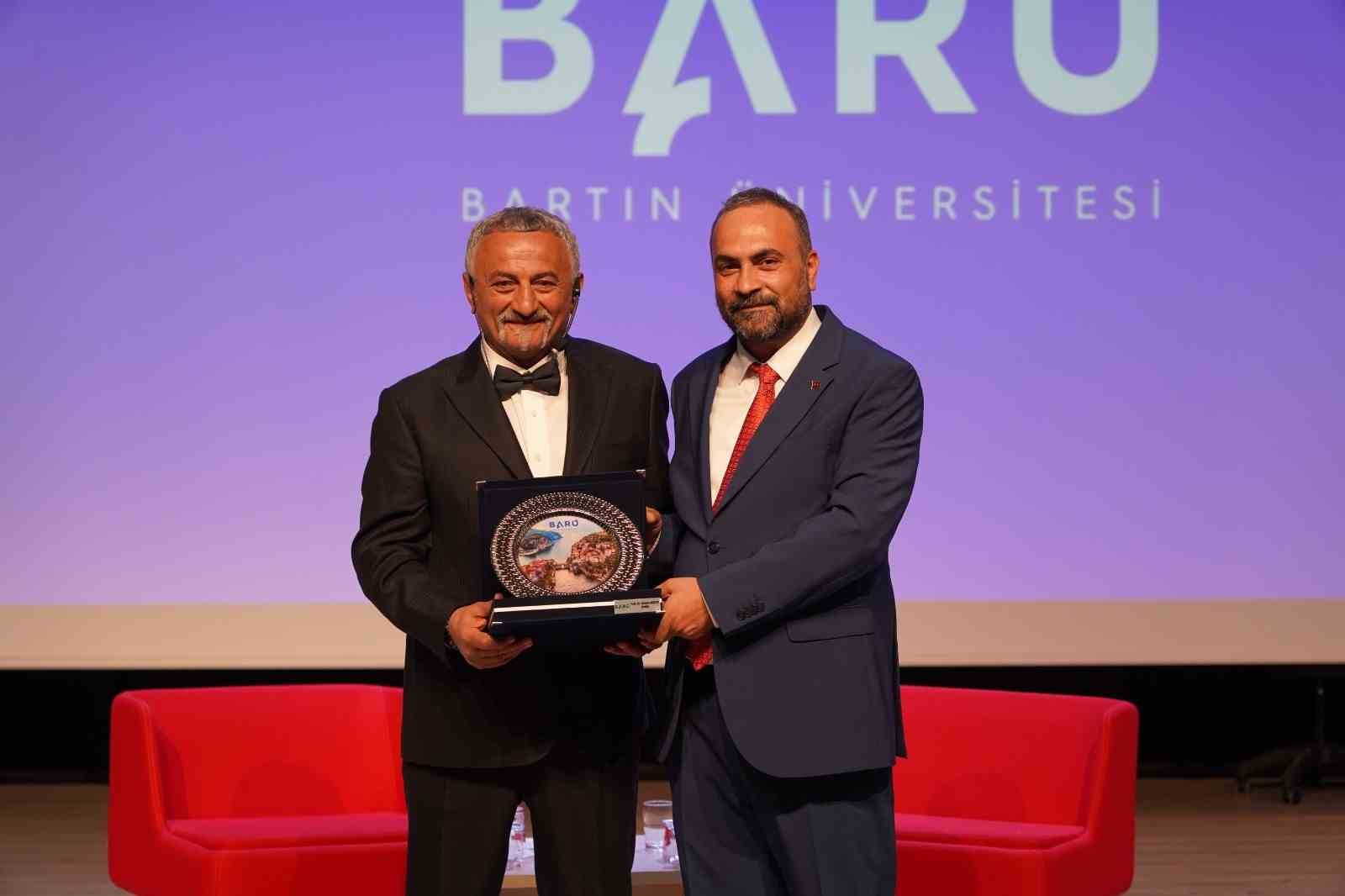 Ünlü saç stilisti üniversite öğrencileriyle buluştu
?v=1