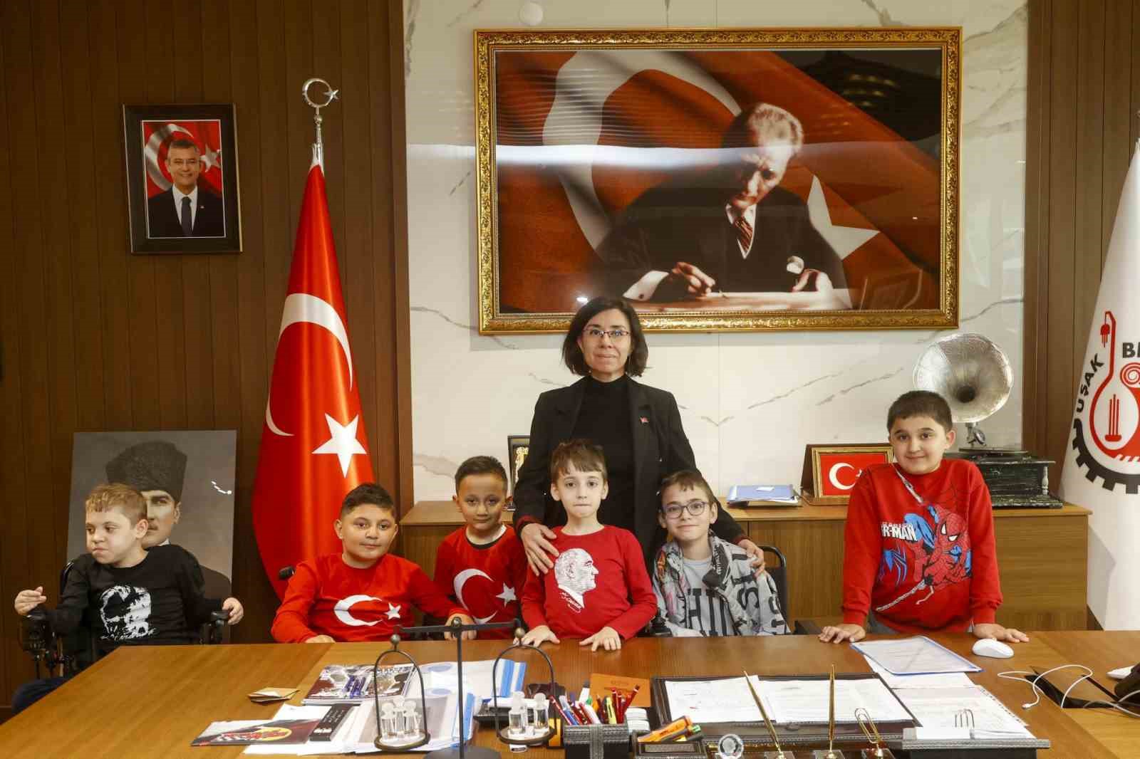 Başkanvekili Özkan özel misafirlerini ağırladı
?v=1