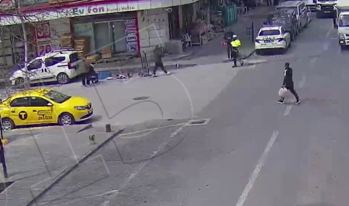 Trafik polisinden duygulandıran 23 Nisan anı
?v=1