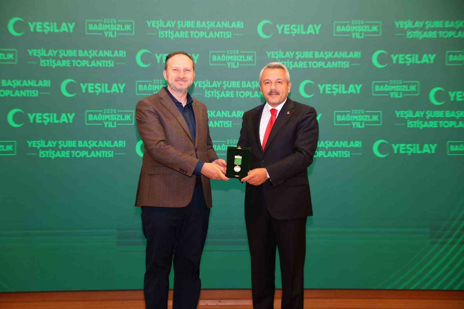 Rize Valisi Baydaş’a Yeşilay’dan ’Bağımsızlık Neferleri Üstün Hizmet Madalyası’
?v=1