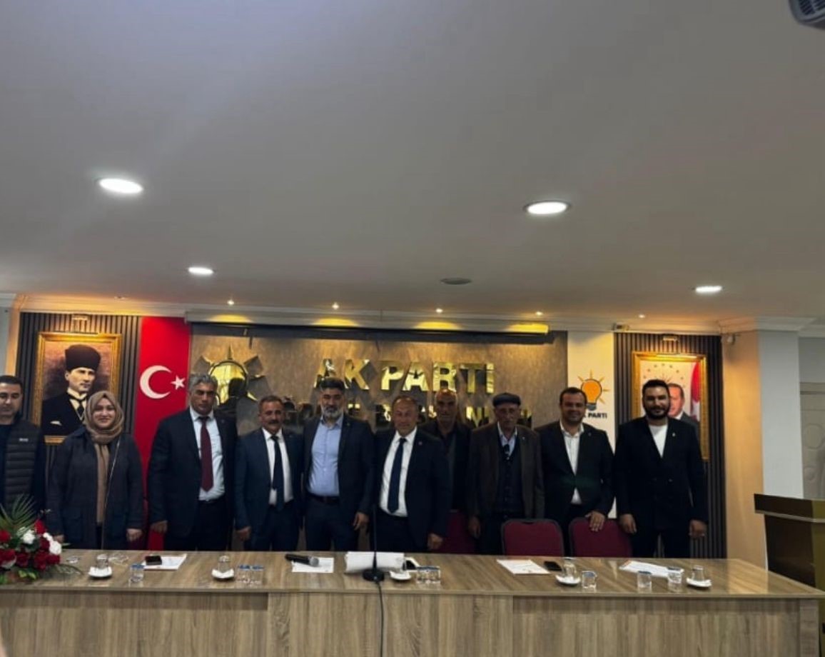 DEM Partili meclis üyesi AK Parti’ye katıldı
?v=1