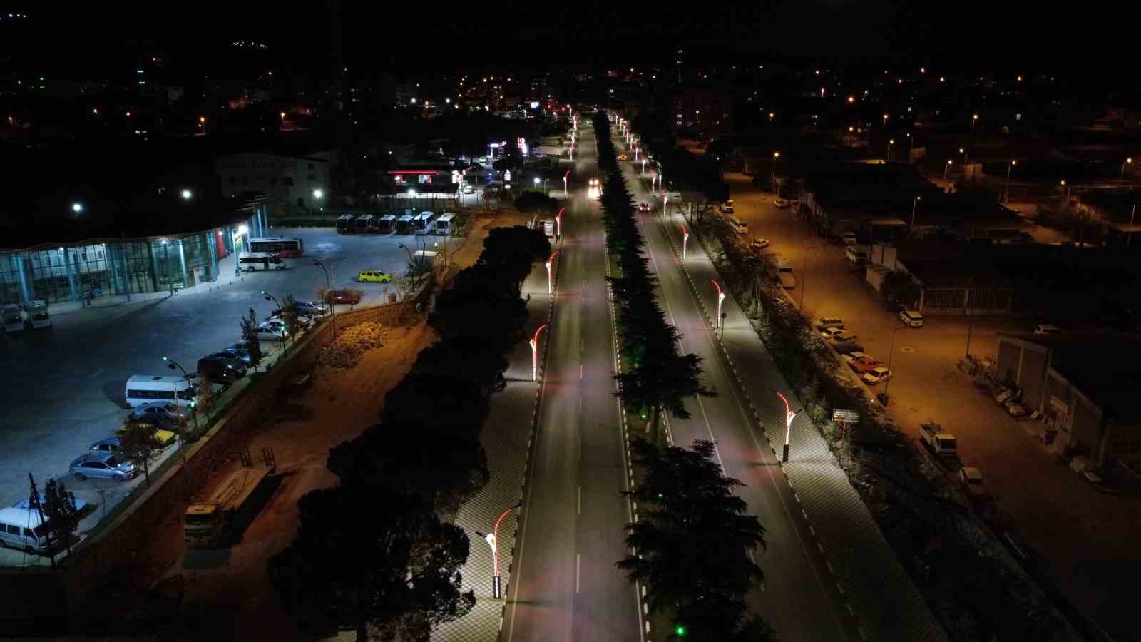 Ay-yıldızlı ışıklar Demirci’yi aydınlattı
?v=1