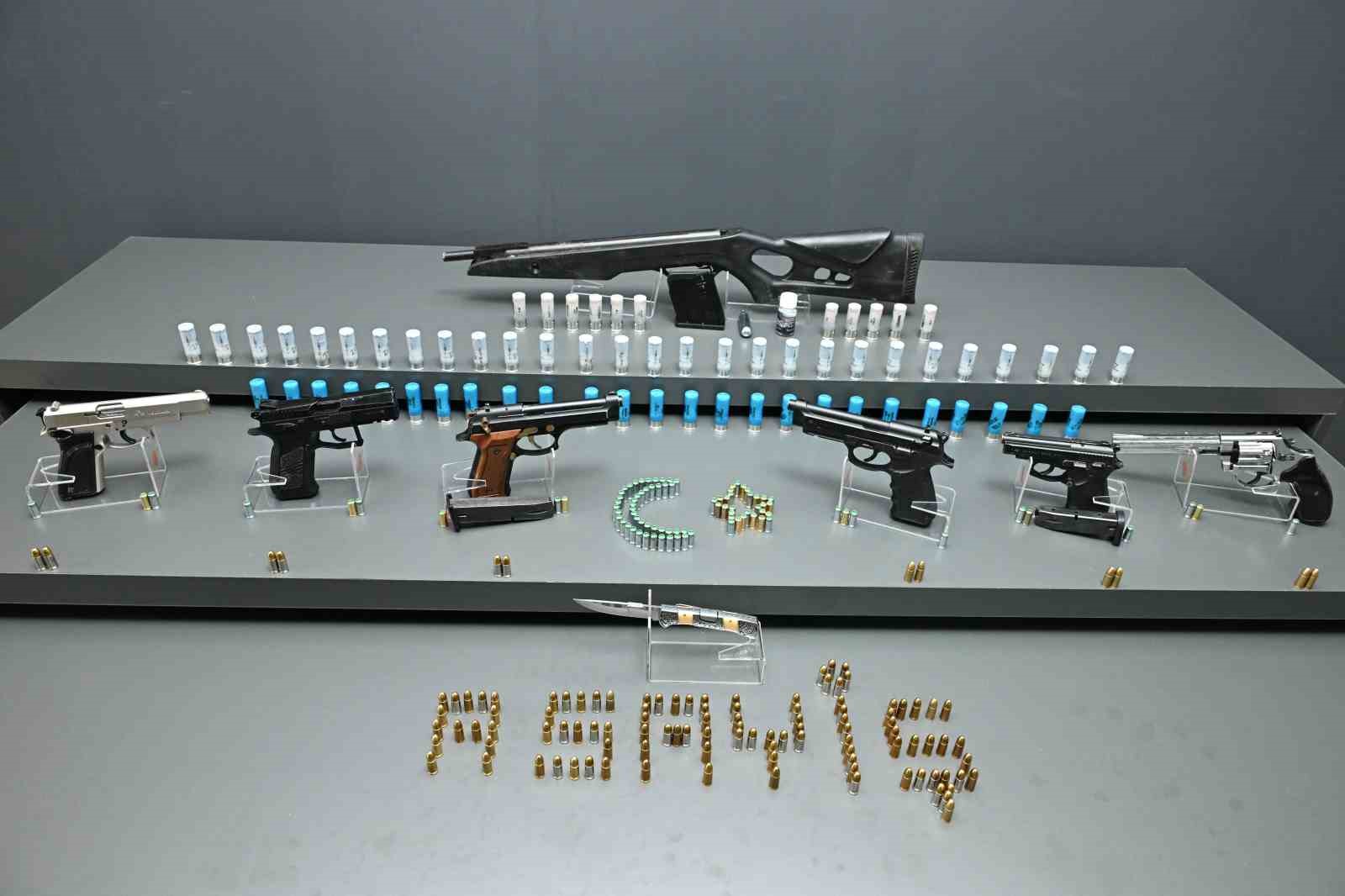 Kırşehir’de şok uygulamada silah ele geçirildi
?v=1