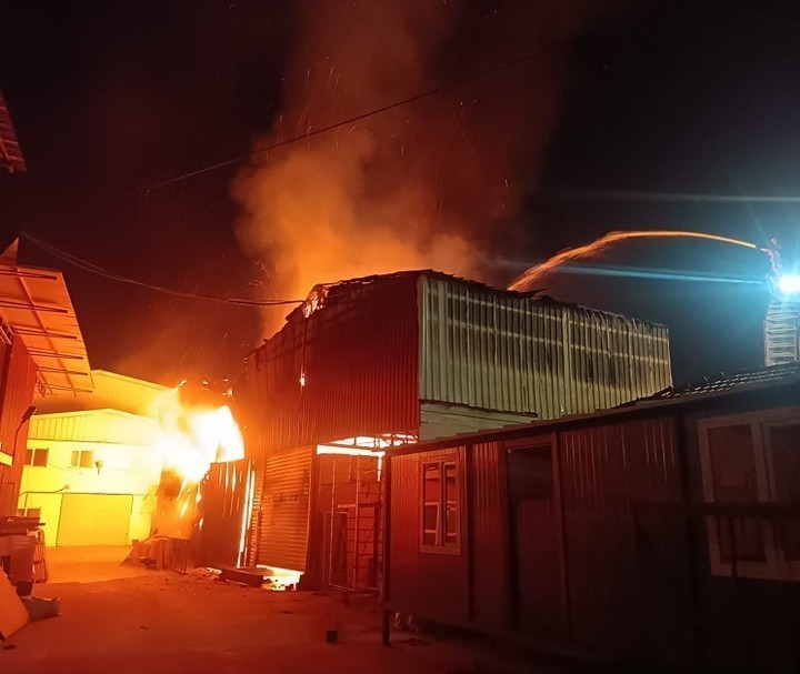 İmalathanesi kundaklanan iş adamı yargılama sürecinin uzatılmasına tepki gösterdi
?v=1