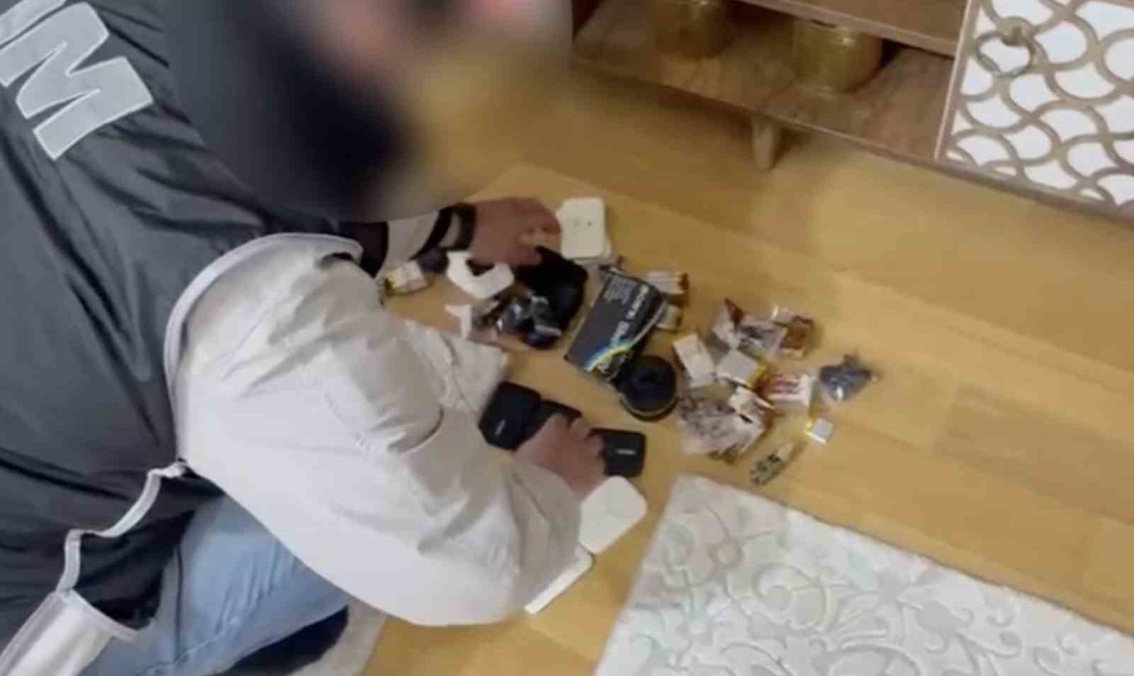 Ehliyet sınavında kopya ağı çökertildi: 10 milyonluk gelir ortaya çıktı
?v=1