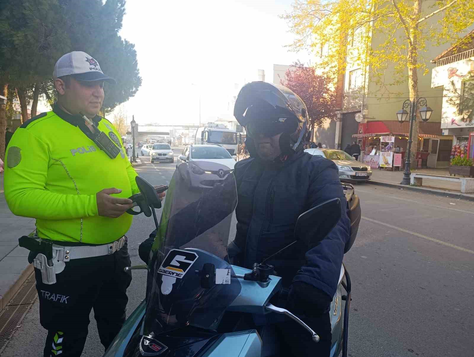 Tekirdağ’da trafik denetimi: 65 araç kontrol edildi
?v=1