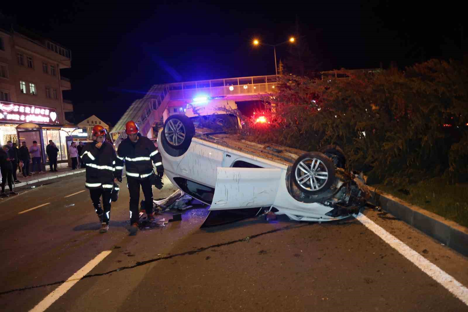 Köpeğe çarpmamak için manevra yapınca takla attı: 2 yaralı
?v=1