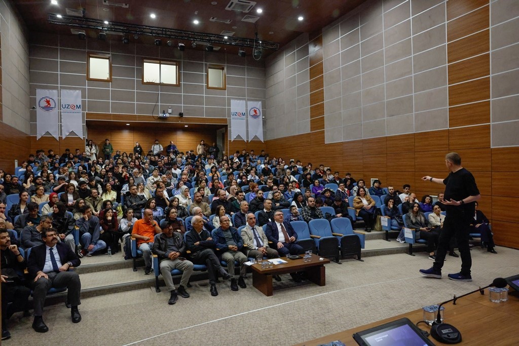 NASA’daki Türk bilim adamı Dr. Umut Yıldız, OMÜ’de evrenin sırlarını anlattı
?v=1