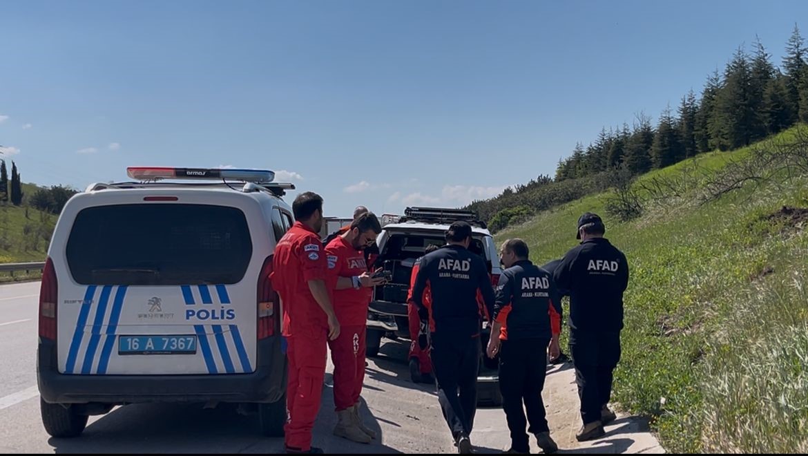  Otoyola 5 yaşında çocuk bırakıldı  ihbarı ekipleri alarma geçirdi
?v=1