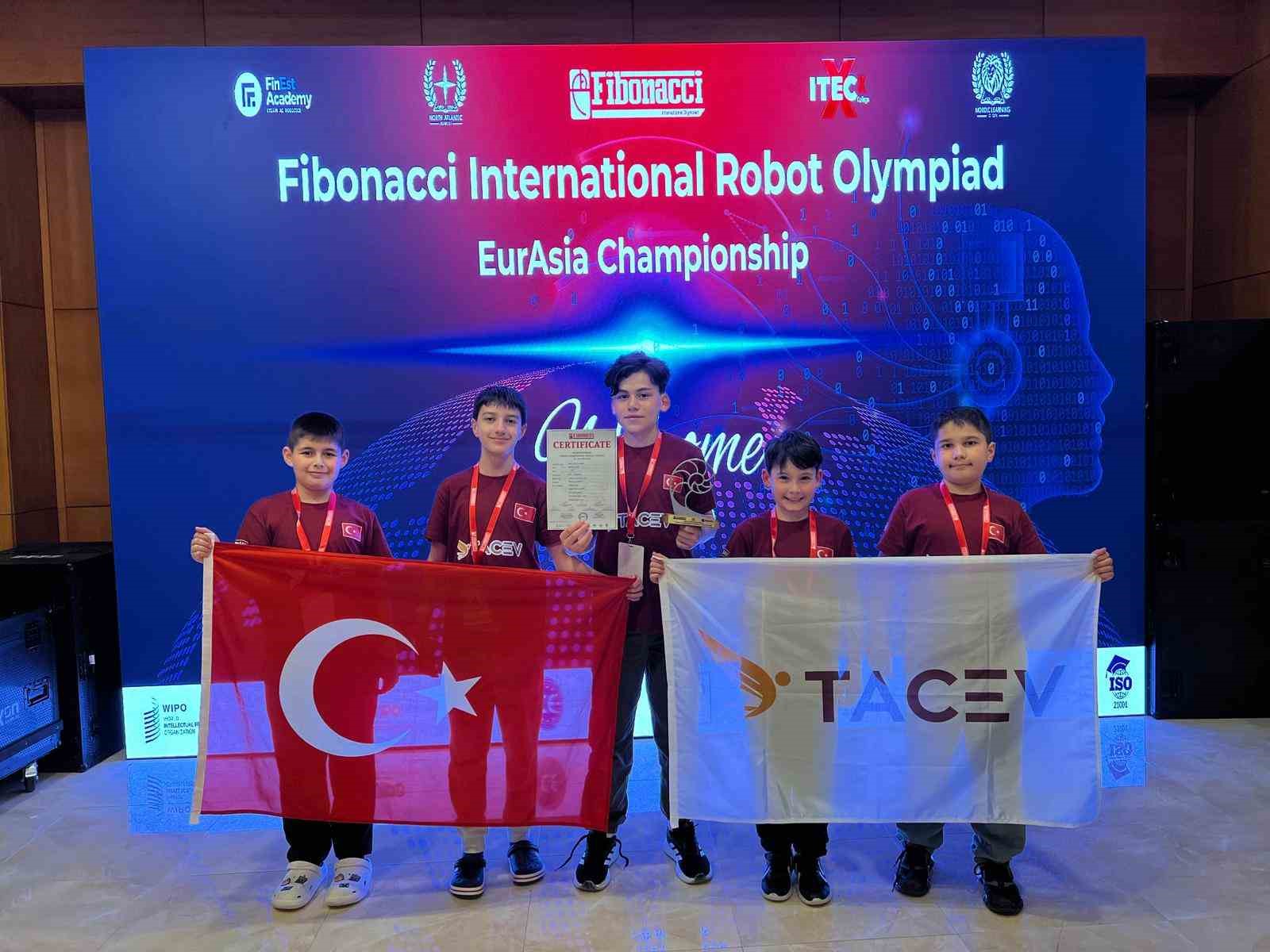 Fibonacci Uluslararası Robot Olimpiyatları’nda ilk 3’e girmek için mücadele ettiler
?v=1