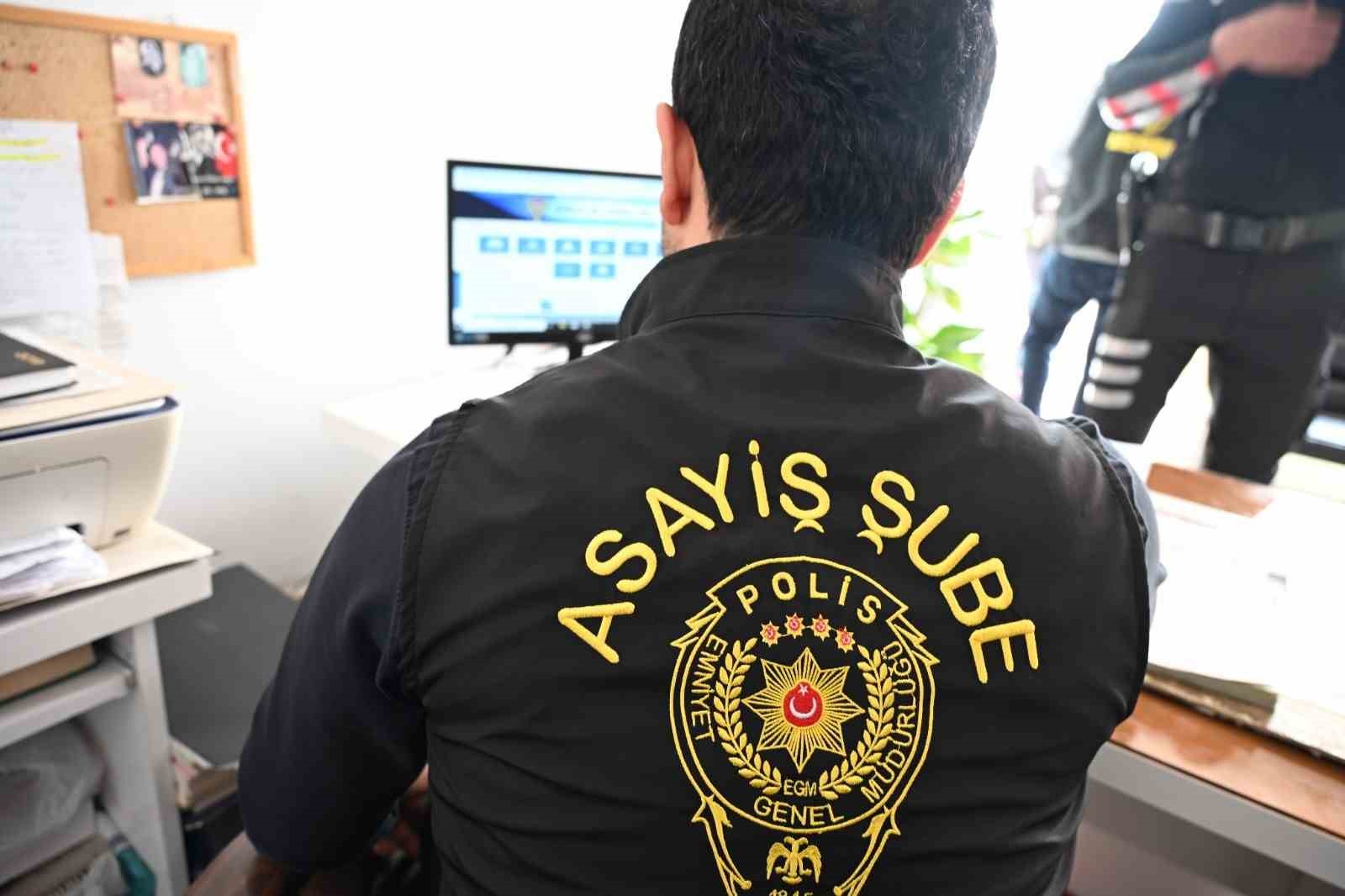 Mersin’de günü birlik evlerle kiralık araçlar denetlendi: 381 bin TL ceza
?v=1