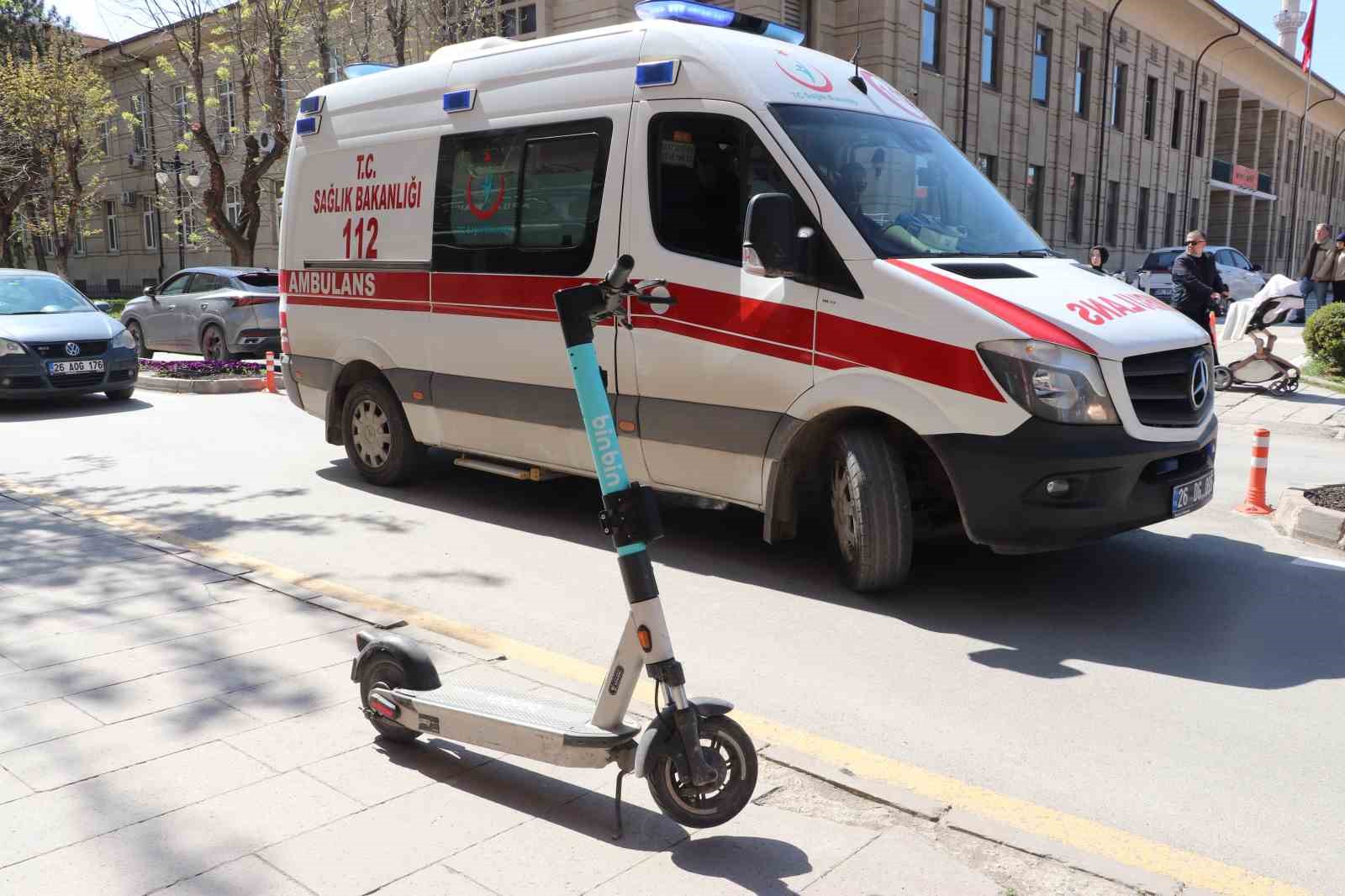 Eskişehir’de otomobil scooter’a çarptı
?v=1