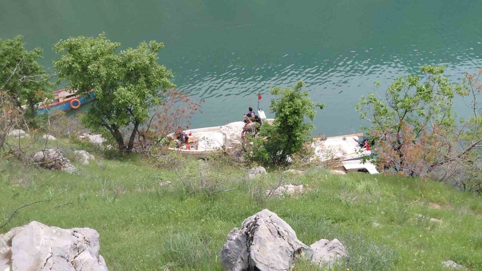 Unuttuğu eşyasını almak için döndü, botla açıldığı Fırat Nehri’nde kayboldu
?v=1