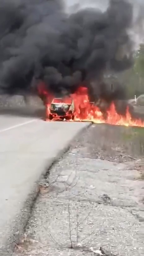 Kırklareli’nde seyir halindeyken yangın çıkan araç küle döndü
?v=1