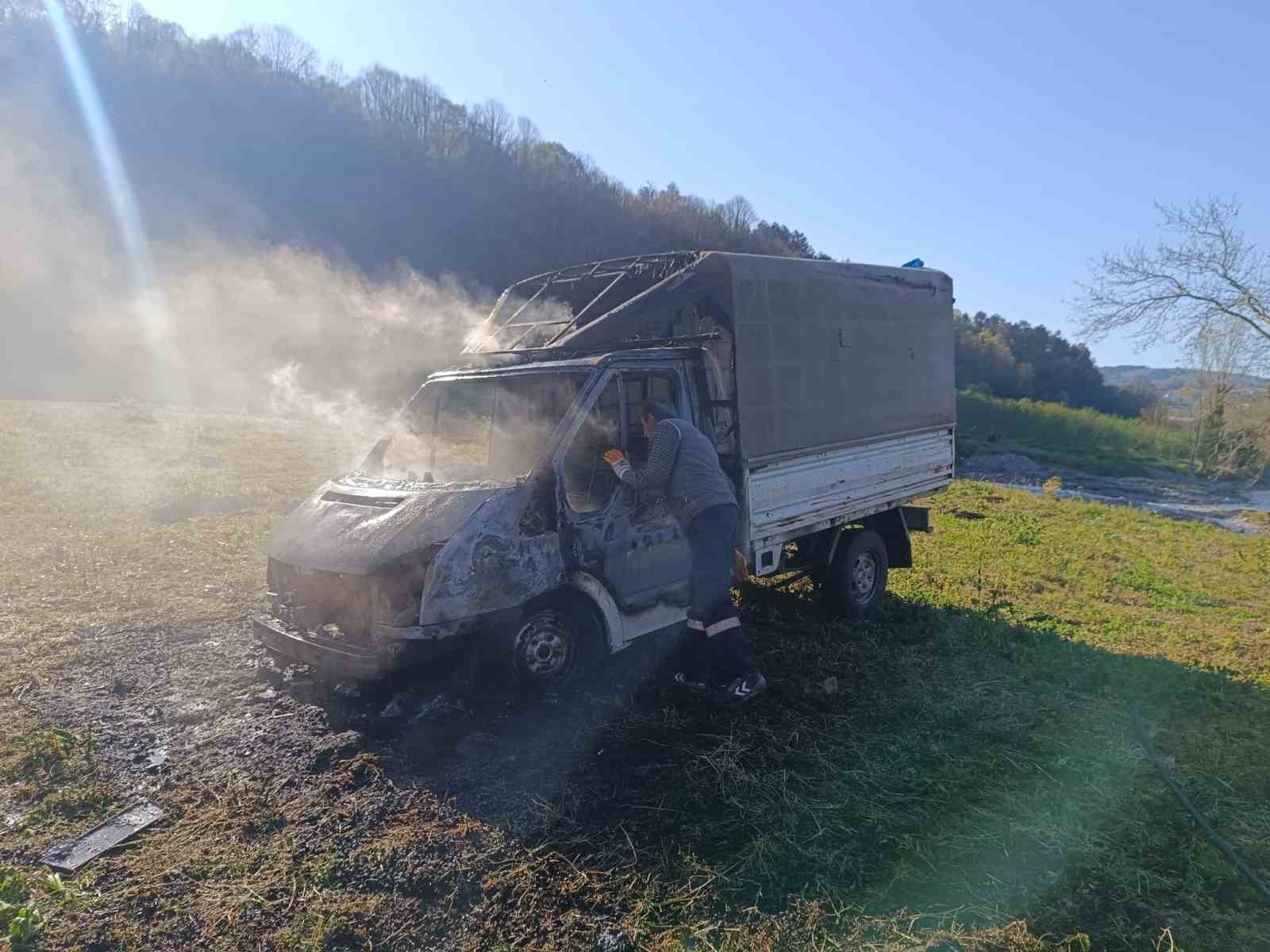 Alaplı’da seyir halindeki kamyonet yandı
?v=1