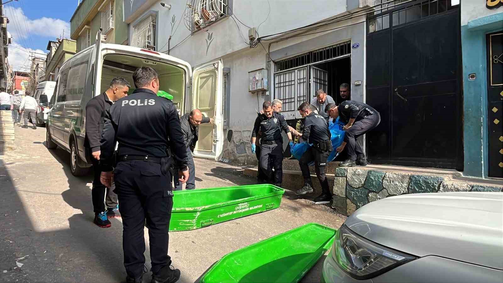 Sosyal medya fenomeni ’Cin Ali’yi öldüren kızı tutuklandı
?v=1