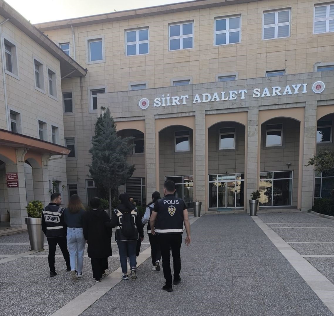 Siirt’te hırsızlık girişiminde bulunan 3 kadın tutuklandı
?v=1
